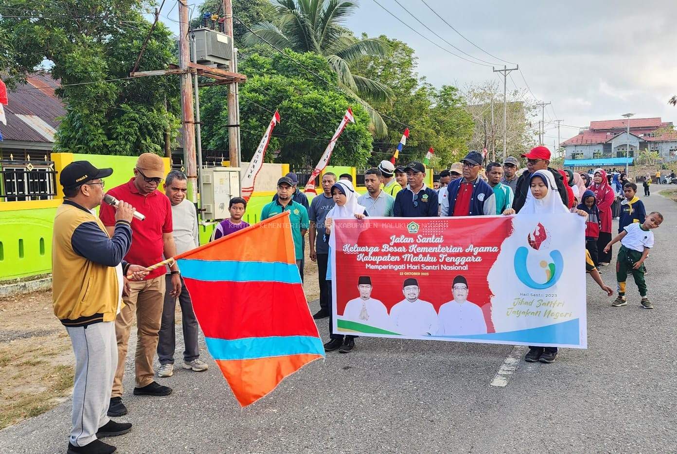 Kakan Kemenag Maluku Tenggara Lepas Ratusan Peserta Jalan Santai