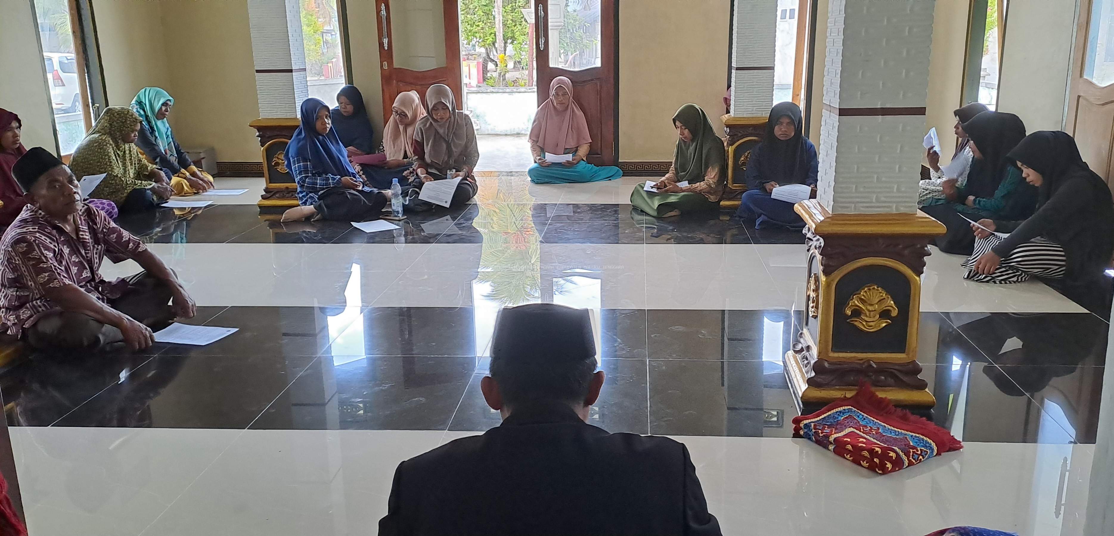 Pembinaan Kemasjidan, Kepala Seksi Bimas Islam Bersama Masyarakat Ohoider Tavun Shalat Berjamaah Dan Dzikir