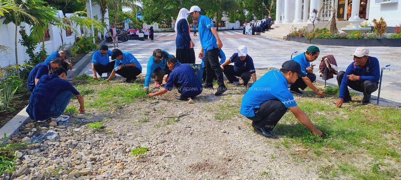 Kemenag Malra Gelar Kerja Bakti Pembersihan Tempat Ibadah Di Puncak Peringatan HAB ke-78