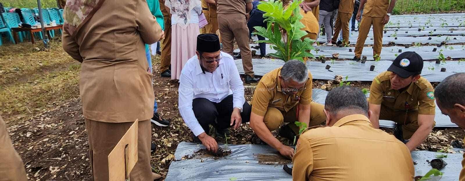 Kakan Kemenag Maluku Tenggara Hadiri Pencanangan Gerakan Menanam Cabe