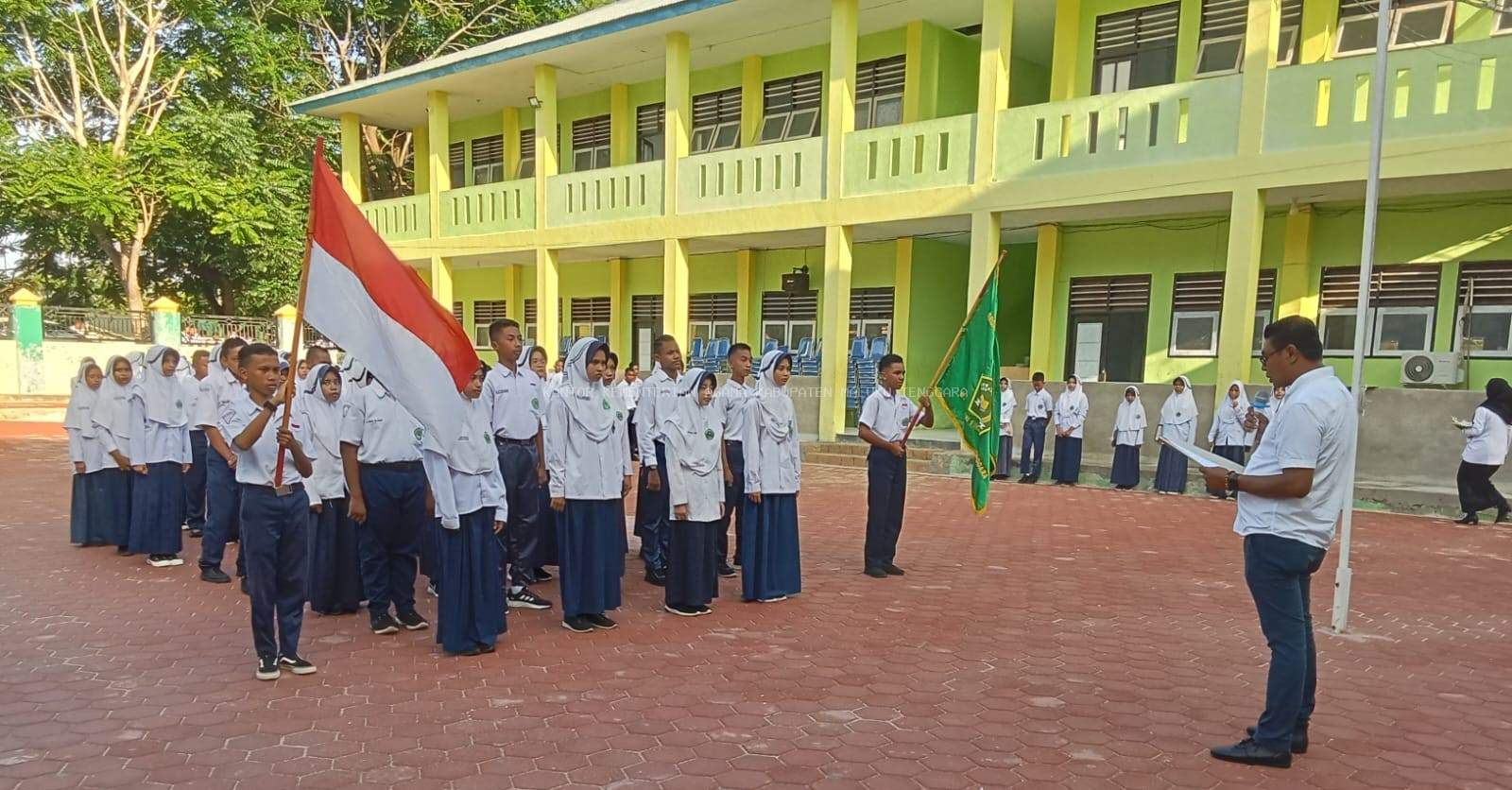 Pengurus OSIS MTsN 1 Malra Resmi Dilantik, Kepala Madrasah Harapkan Pengurus Latih Diri Menjadi Pemimpin