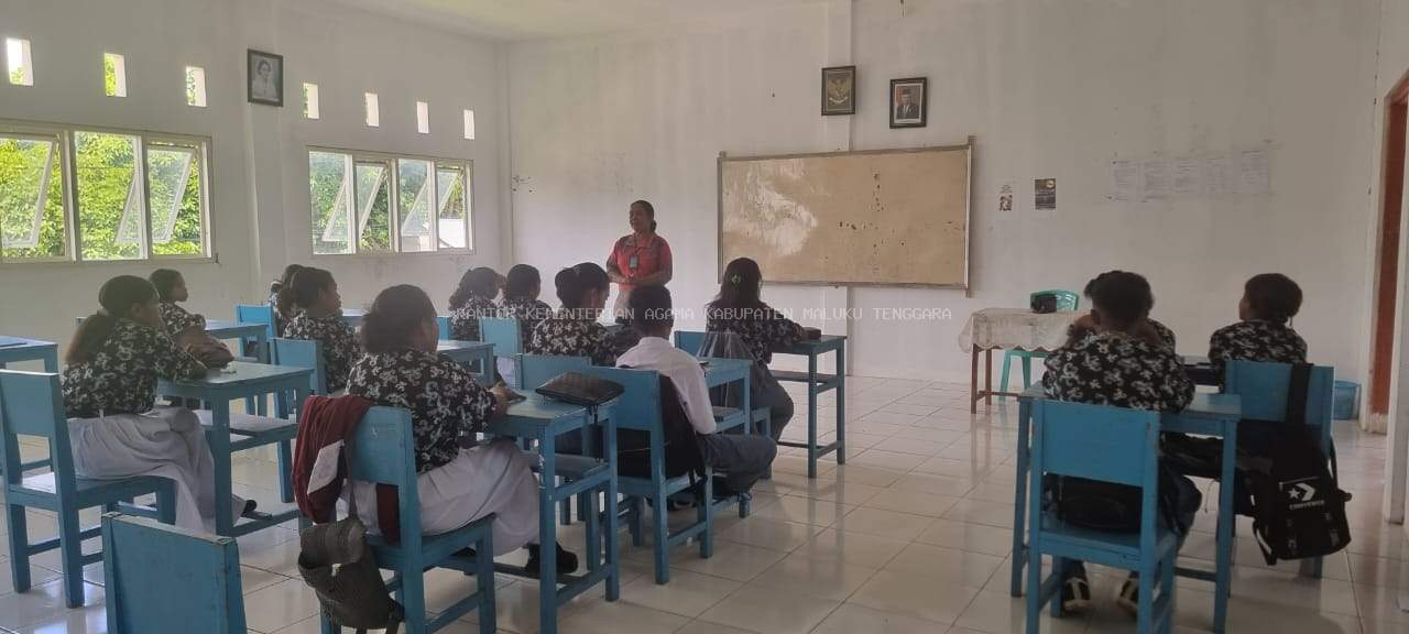 Giat Penyuluh Agama Kristen Di SMA Anugerah Langgur, Ajak Siswa Pahami Hak Dan Kewajiban