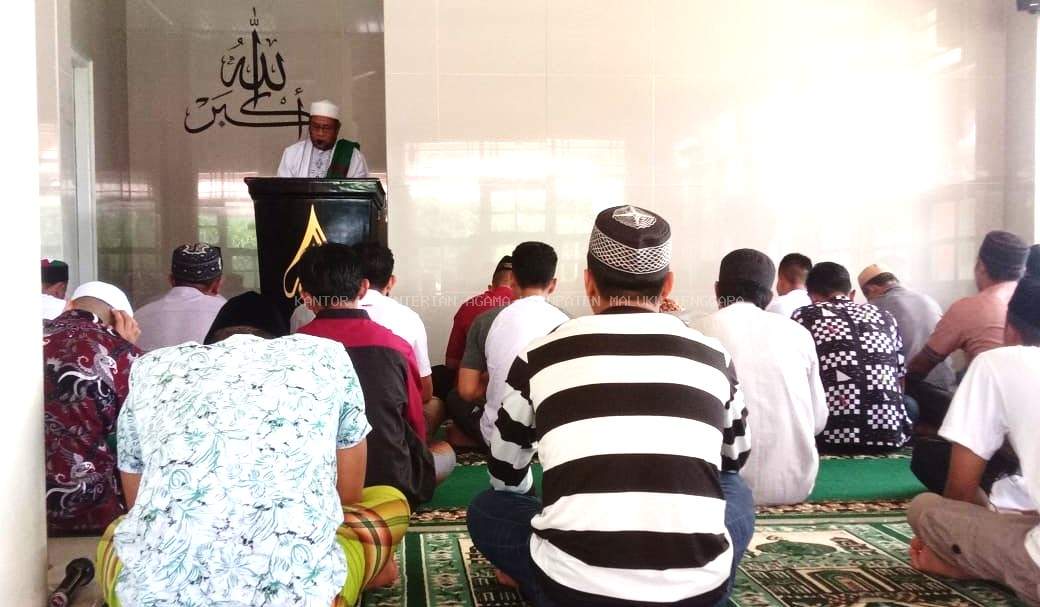 Safari Jumat di Masjid Al Amin Lanud D. Dumatubun, Kakan Kemenag Malra Ajak Jama’ah Berbuat Baik Pada Sesama