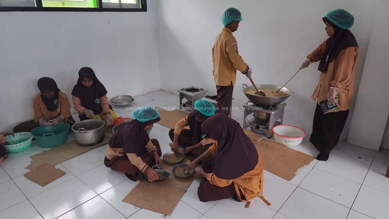 Siswa-siswi MTsN 1 Maluku Tenggara Giatkan Proyek P5P2RA dengan Fokus Kewirausahaan dan Kearifan Lokal