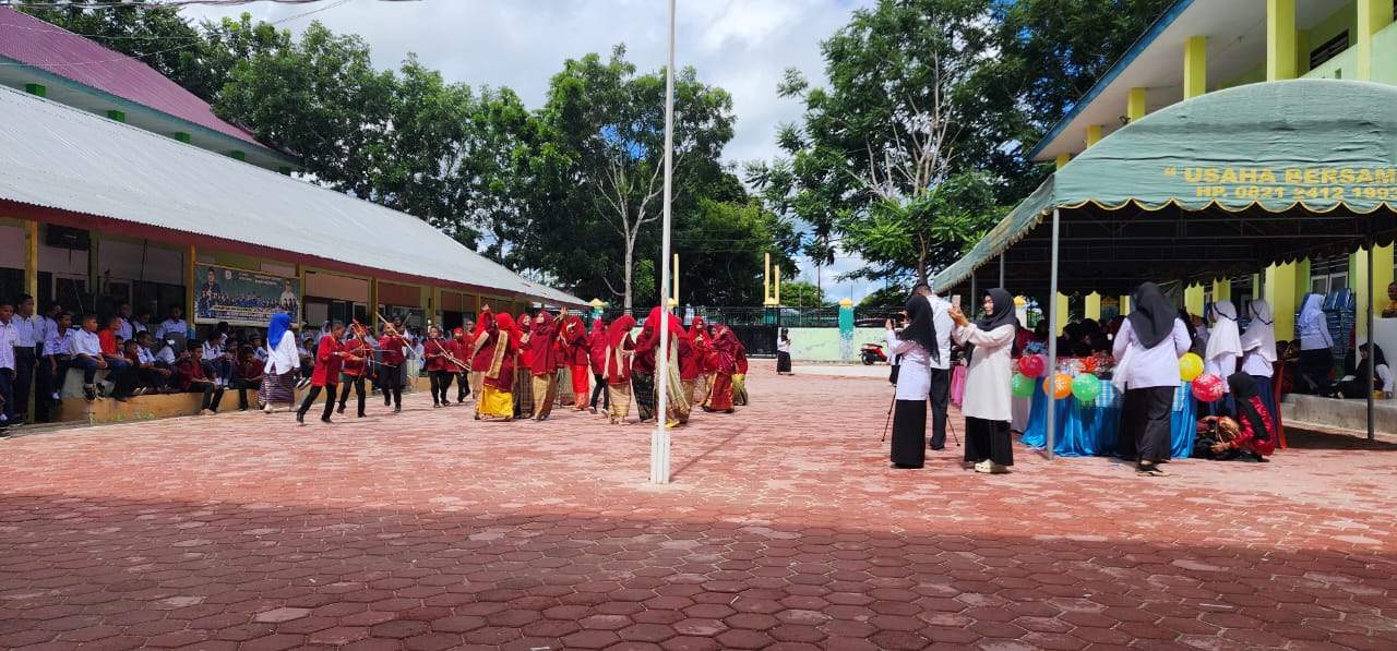 Pameran Jajanan Tradisional MTsN 1 Maluku Tenggara Catat Transaksi 7 Juta Rupiah Dalam 3 Jam, Kamad: Untuk Bangun Musholla