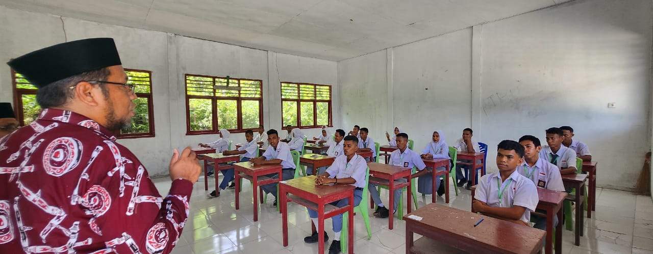 Monitoring Asesmen Madrasah di MAS Al Hidayah Elat, Kakan Kemenag tekankan Pentingnya Bersungguh-sungguh Dalam Belajar