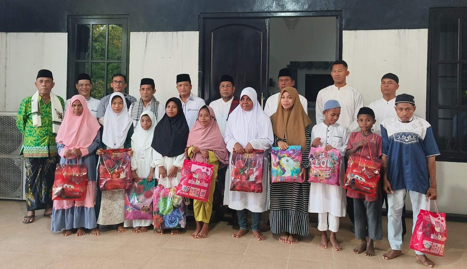 Kakan Kemenag Dampingi Pj Bupati Maluku Tenggara Berbagi Berkah  Ramadhan