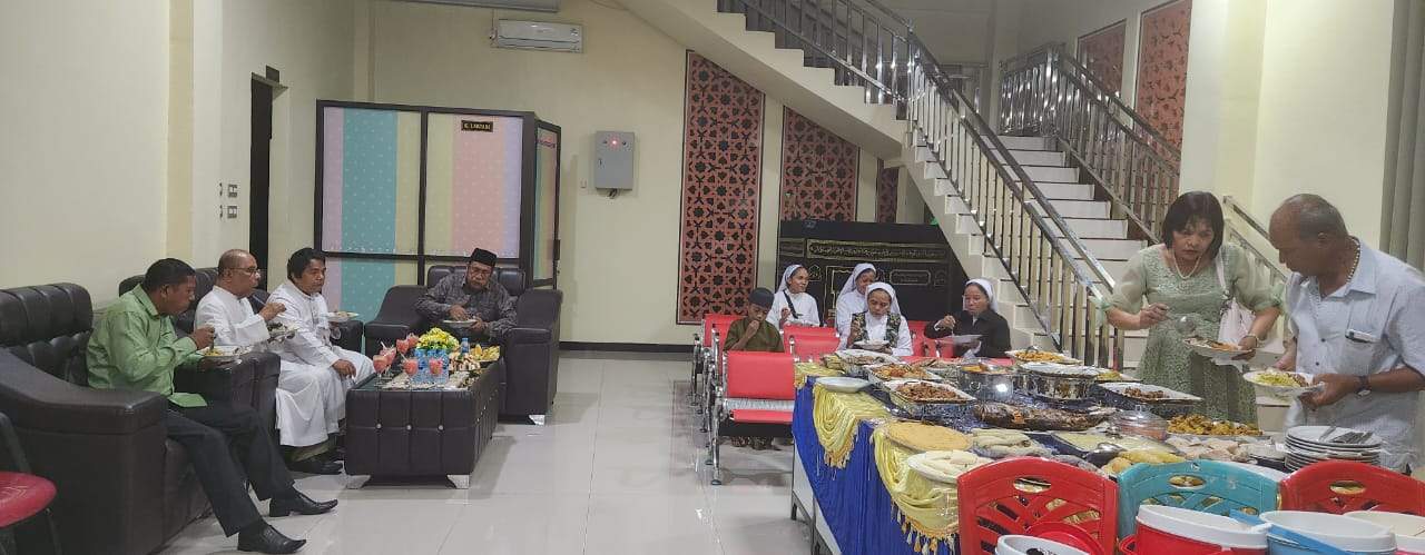 Kakan Kemenag Hadiri Buka Puasa Bersama Keluarga Besar Bimas Katolik Kemenag Malra 