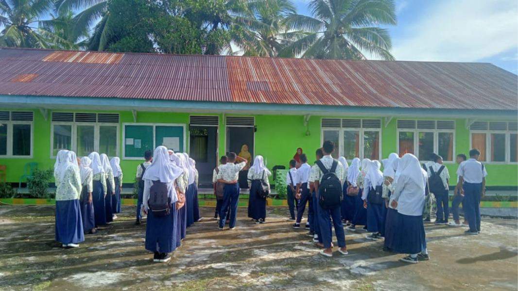 Hari Pertama Masuk Sekolah Pasca Libur Lebaran, Siswa Antusias Ikuti Apel Pagi