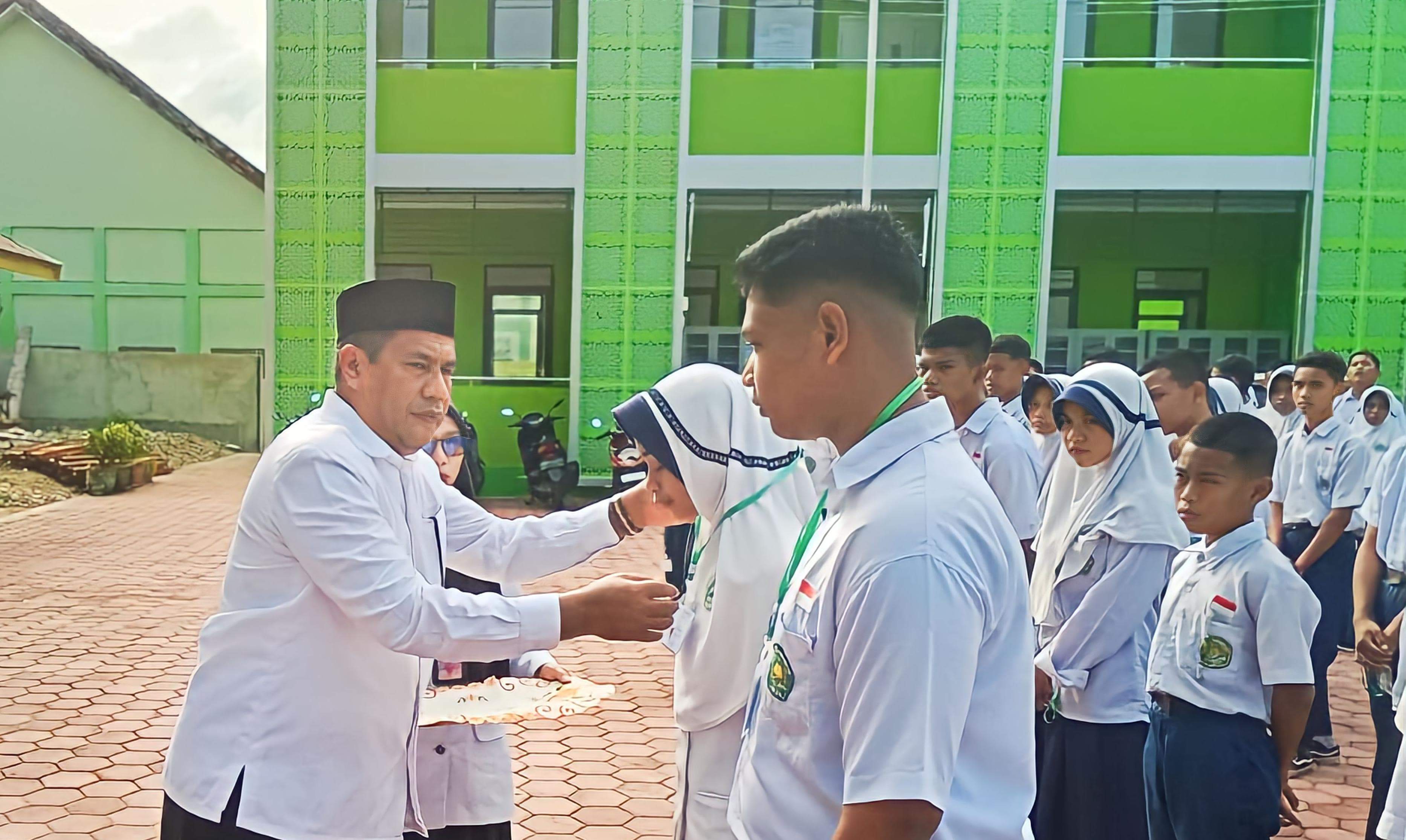 Pembukaan Asesmen Madrasah Di MTsN 1 Malra Oleh Kakan Kemenag