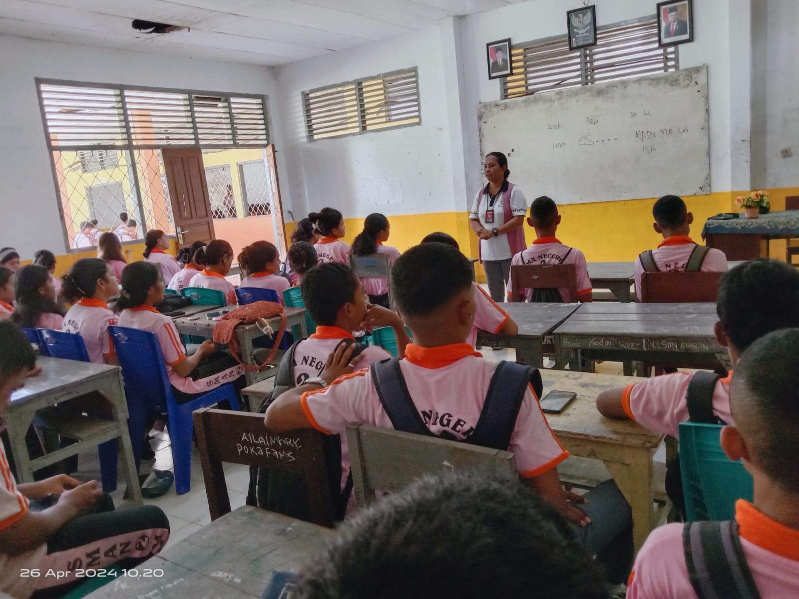 Penyuluh Agama Kristen Ajak Siswa SMA Negeri 2 Malra Untuk Mencukupkan Kebutuhan Dan Menekan Keinginan