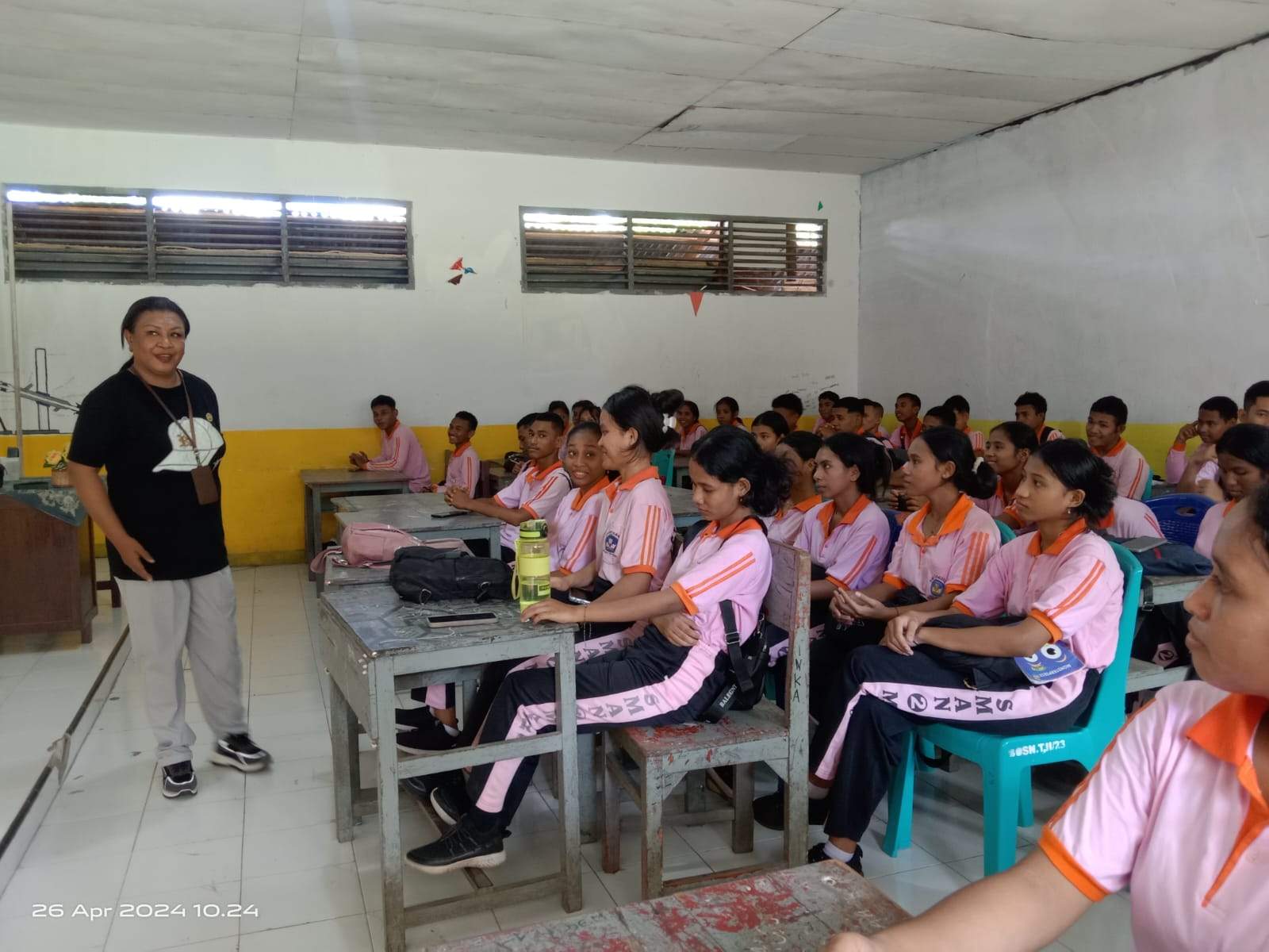 Penyuluhan Rutin di SMA Negeri 2 Maluku Tenggara oleh Penyuluh Agama Kristen