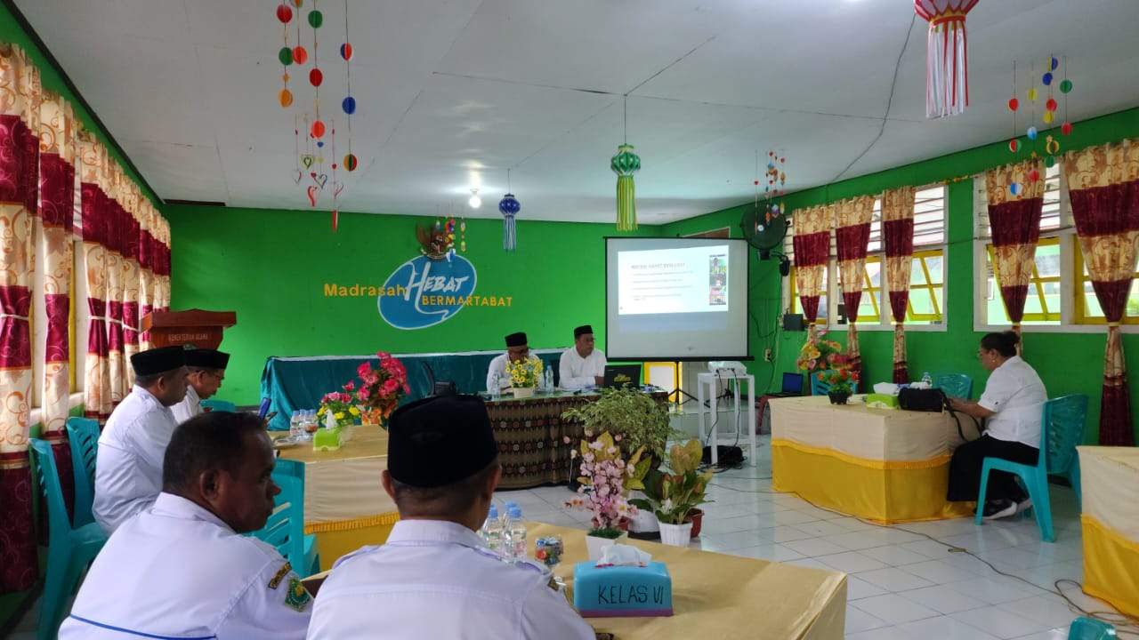 Rapat Evaluasi Kinerja Kanwil Maluku, Kakankemenag Paparkan Capaian Kinerja Triwulan 1