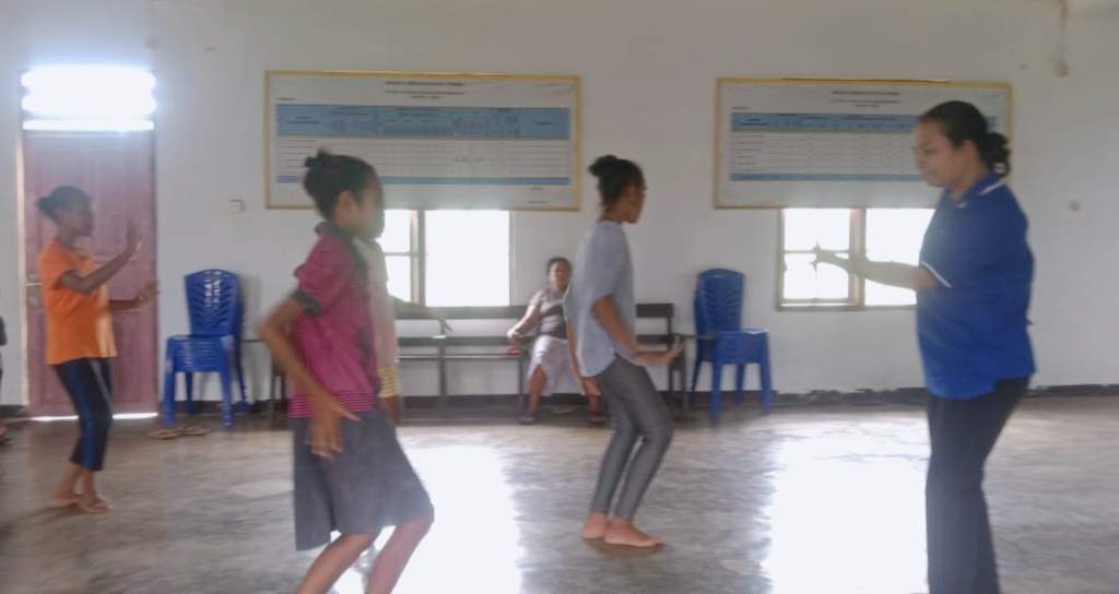 Lestarikan  Kearifan Budaya Lokal, Penyuluh Agama Kristen Latih Kelompok Tari Telyoar Tarian Penghormatan