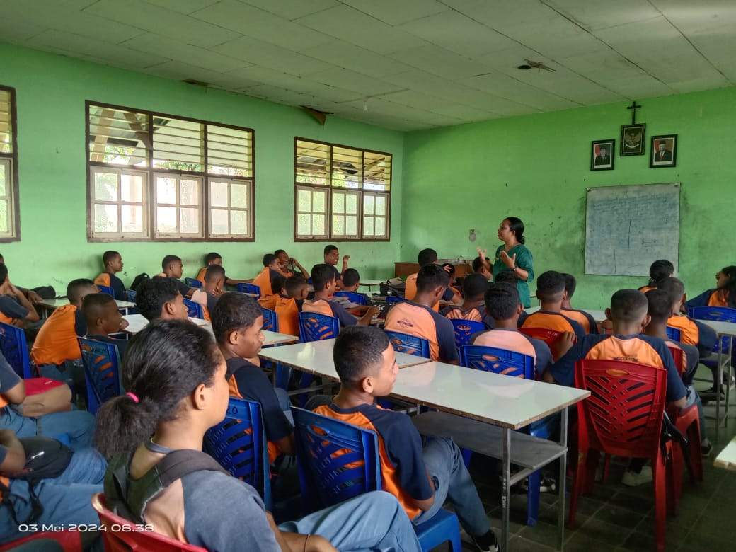 Penyuluh Agama Kristen Beri Motivasi Belajar Berbasis Iman Bagi Siswa SMK Siwalima Santo Josep Langgur