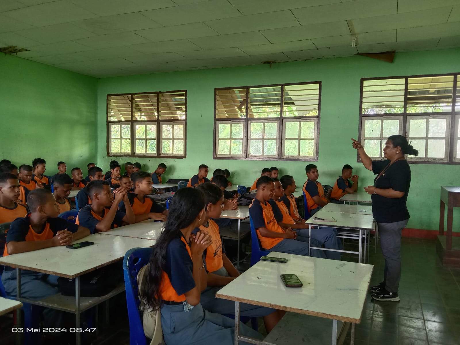 Penyuluhan Rutin di SMK Siwa Lims St. Yosep Langgur Penyuluh Agama Kristen, Meilan Meike Simaela, S. Th : Apa Kata Alkitab Mengenai Penyalahgunaan Narkotik dan Obat-Obatan?