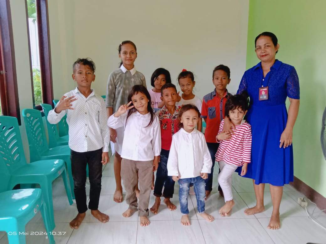 Giatkan BINTAL (Bimbingan Spiritual), Penyuluh Agama Kristen, Wasti Endomina Madubun Ingatkan Anak-Anak Di Gereja Injil Seutuh Internasional (GISI) Langgur Untuk Tetap Setia Dan Taat Kepada Tuhan