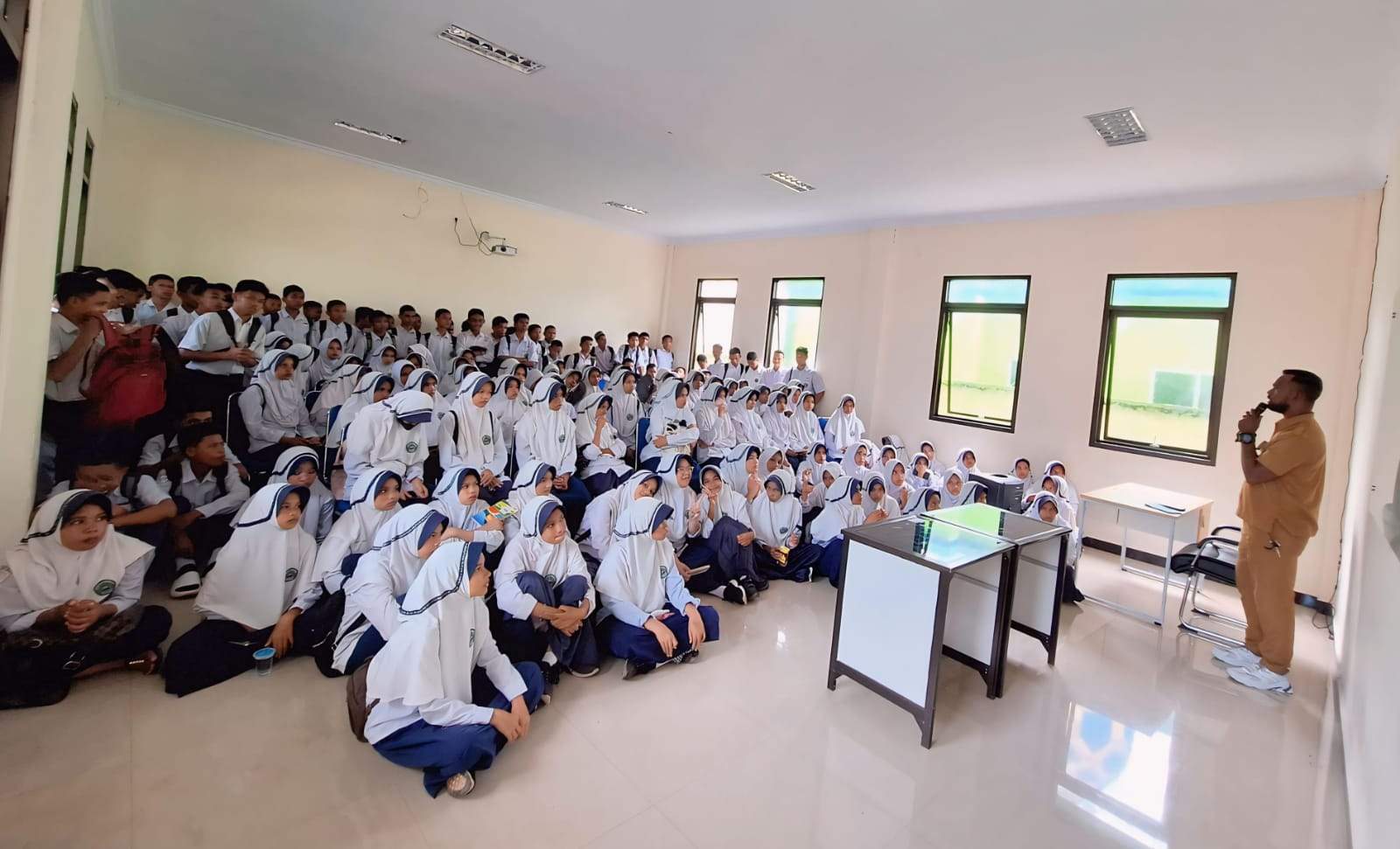 SMK Negeri 1 Tual Sosialisasikan PPDB Tahun Ajaran 2024/2025 di MTsN 1 Maluku Tenggara