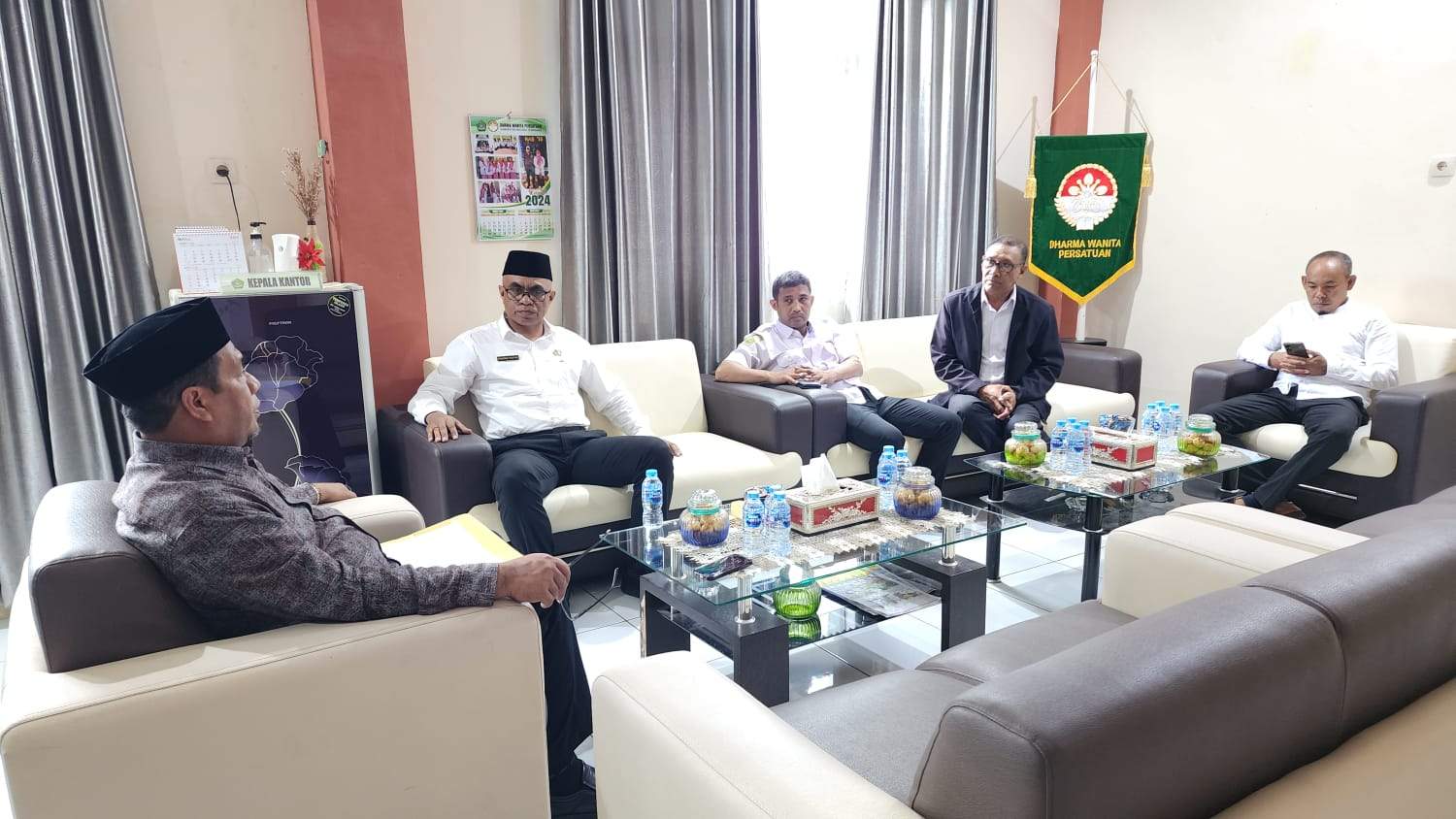 Pimpin Rapat Koordinasi Internal, Kepala Kankemenag Maluku Tenggara Beri Sejumlah Arahan