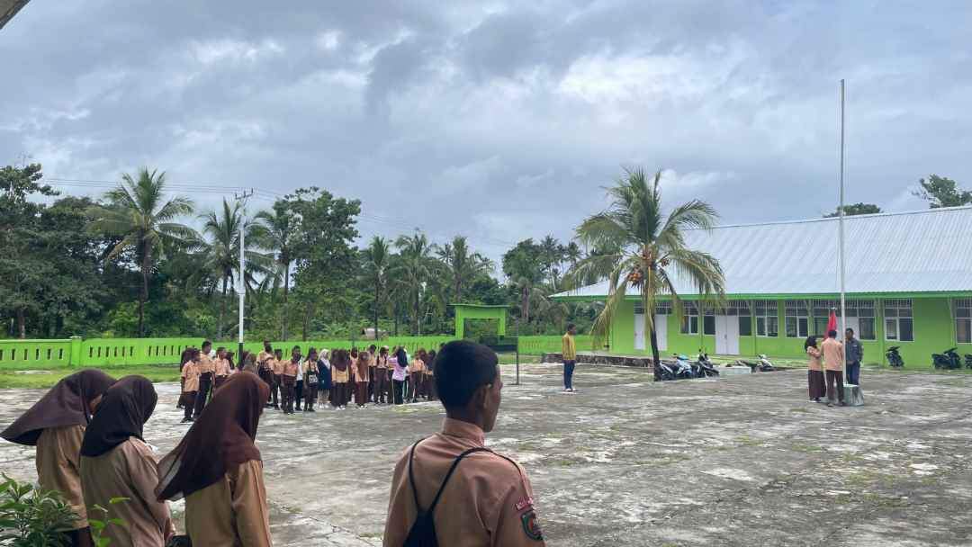 MTsN 2 Malra Melakukan Gladi Bersih Upacara Bendera untuk Memperingati Hari Kebangkitan Nasional 2024