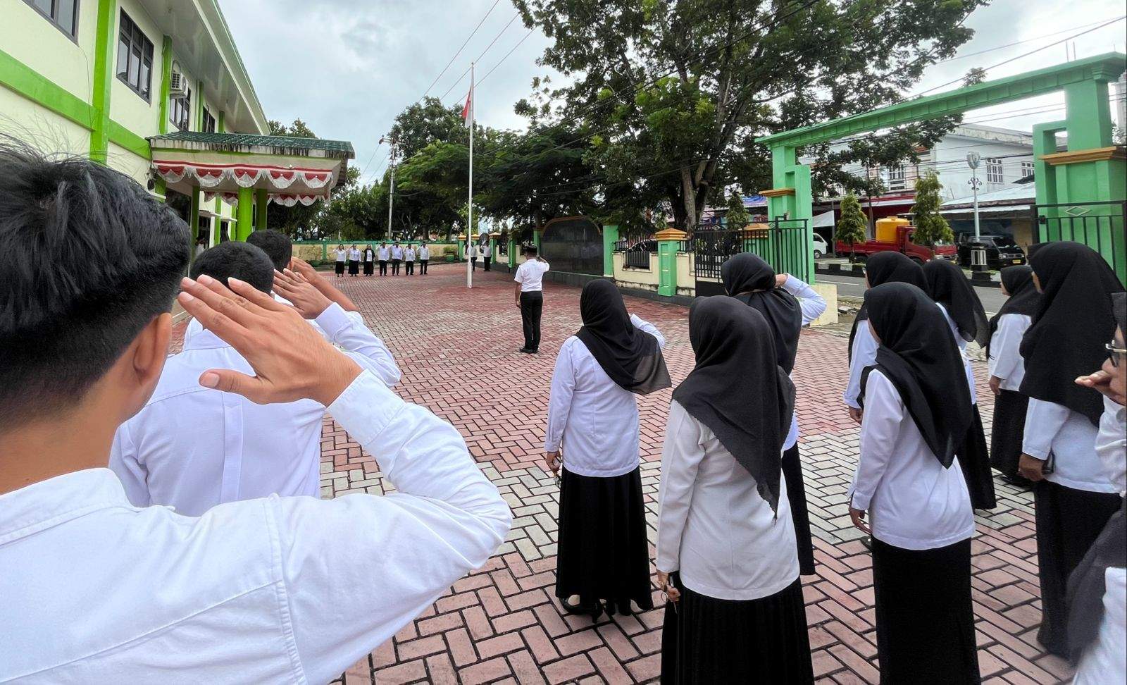 Peringati Hari Kebangkitan Nasional ke-116, Kepala MAN Maluku Tenggara: Mari Bangkitkan Ide dan Kinerja Cemerlang