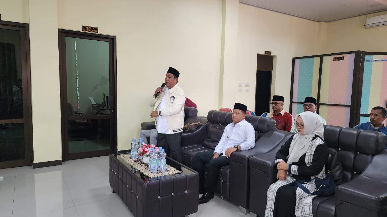 Kepala Kankemenag Maluku Tenggara Dampingi Pj. Bupati Lepas Keberangkatan Jemaah Haji 2024