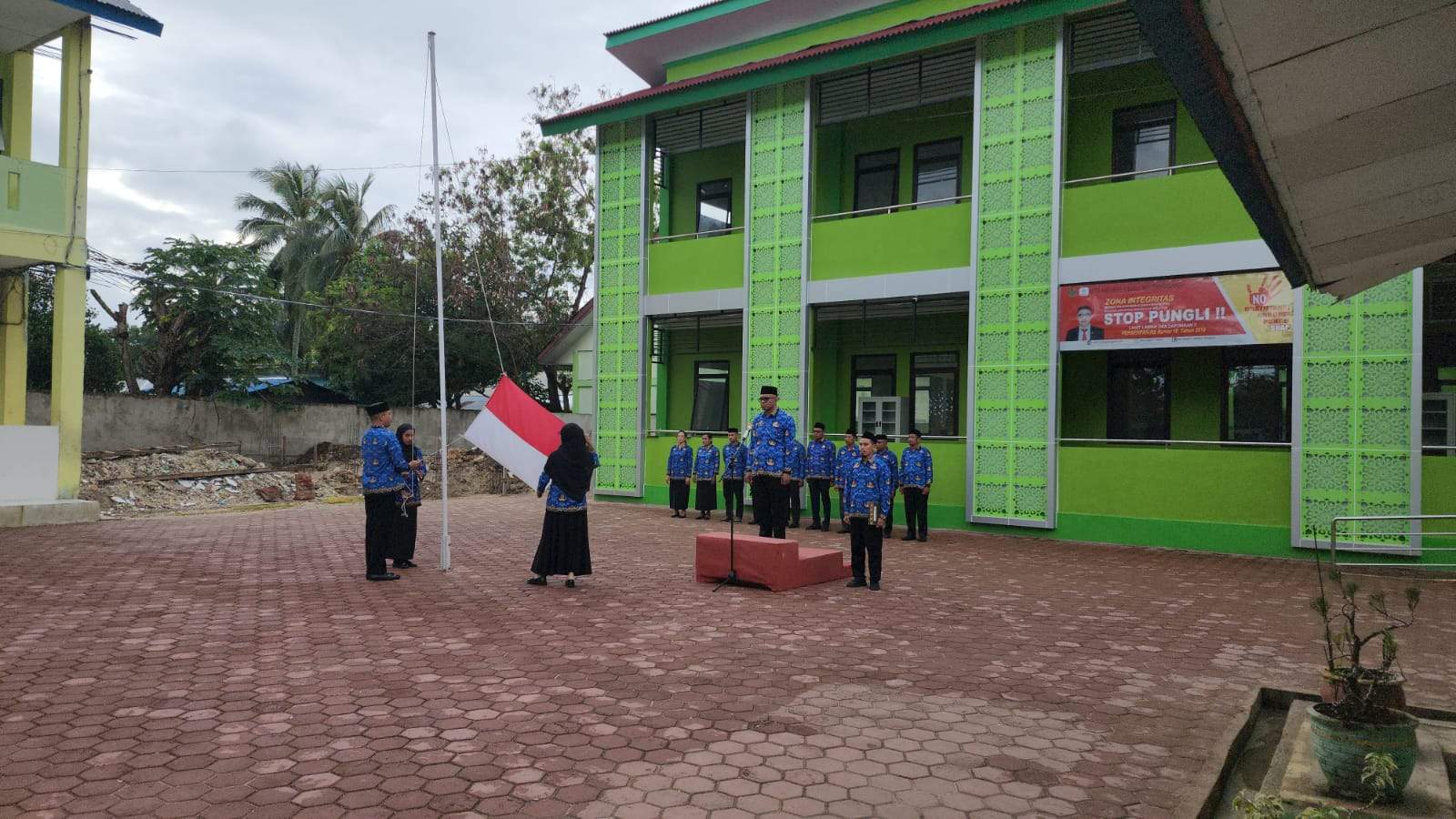 Kantor Kemenag Maluku Tenggara Gelar Upacara Hari Lahir Pancasila Di Komplek MTsN 1 