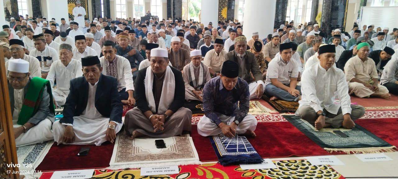 Kakan Kemenag Malra Bertindak Sebagai Khatib Pada Pelaksanaan Sholat Idul Adha di Masjid Agung Raudah