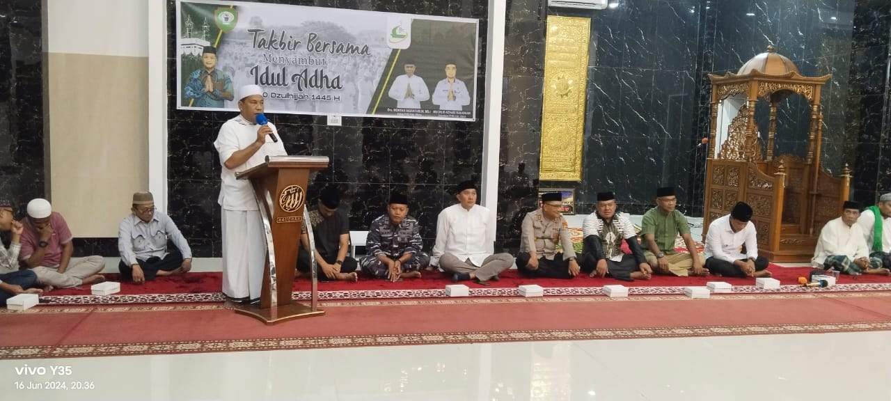 Kakan Kemenag Malra Sampaikan Sambutan Pada Takbir Bersama di Masjid Agung Raudah Maluku Tenggara