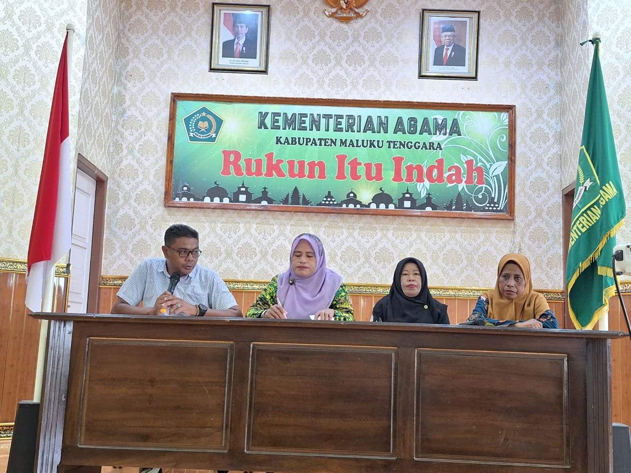 Berikan Sambutan Pada Rapat Perdana Orangtua Siswa Baru, La Amir berharap Dukungan orangtua untuk Masa Depan Pendidikan Anak-anak