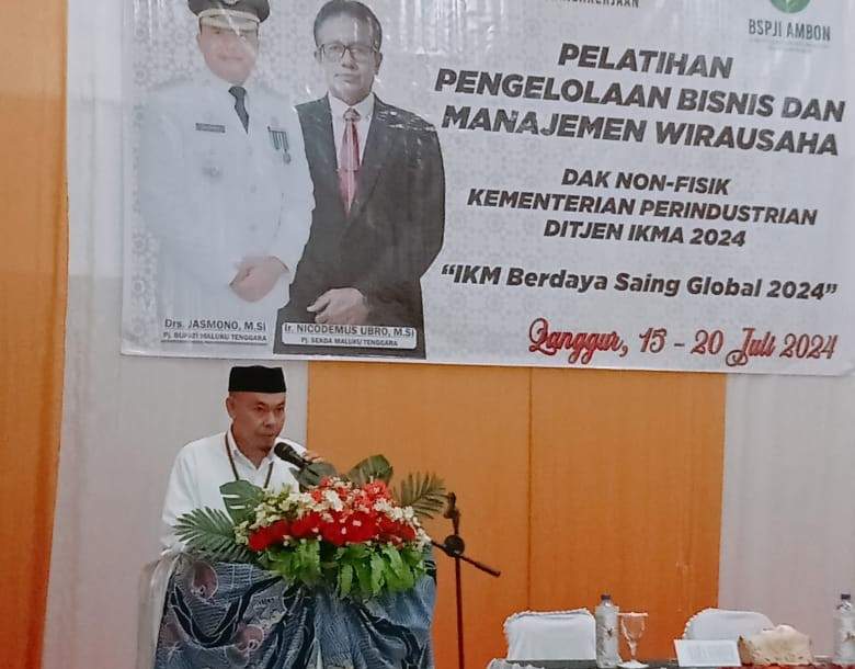 Kepala Seksi Pendis Kemenag Malra Bacakan Doa Pada Pembukaan Pelatihan Pengelolaan Bisnis dan Manajemen Wirausaha di Kabupaten Maluku Tenggara