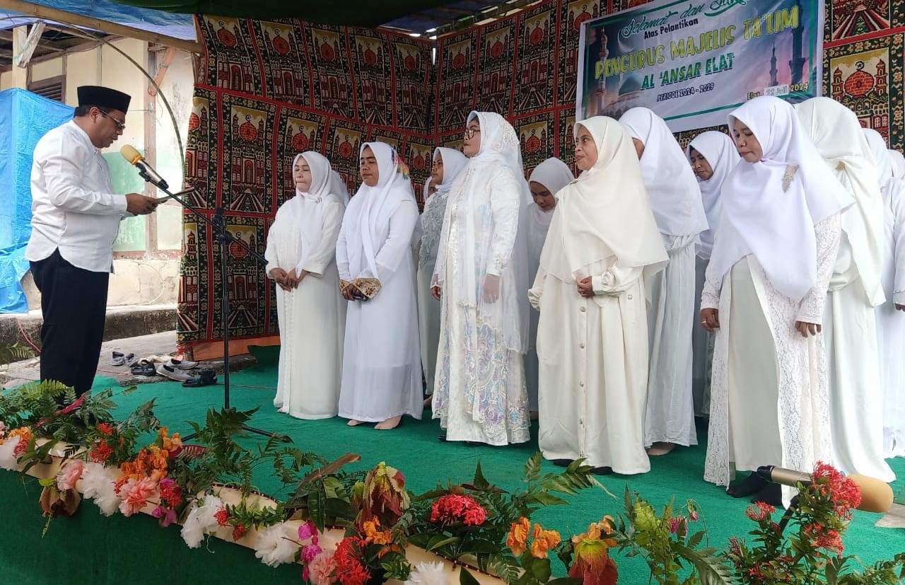 Lantik Majelis Taklim Al-Anshar Elat Kei Besar, Kakan Kemenag Malra Tekankan Pentingnya Penerapan Pemahaman Moderasi Beragama