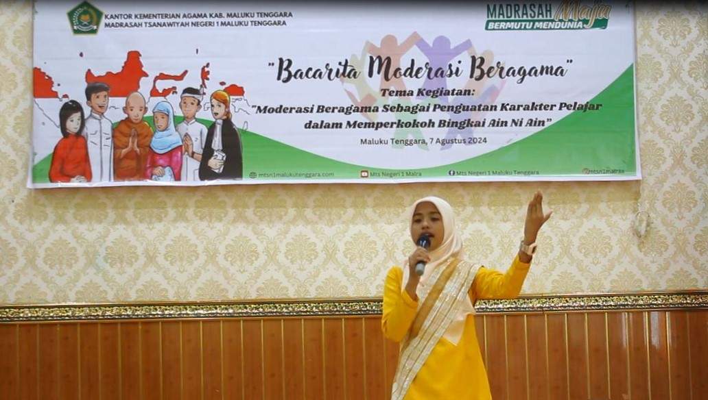 Suguhan Pentas Seni Mewarnai Kegiatan Bacarita Moderasi oleh Sanggar Seni MTs N 1 Malra