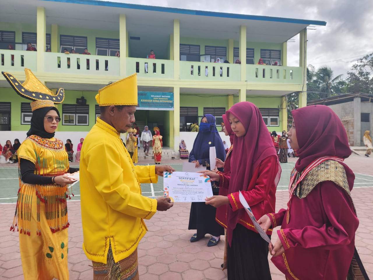 Siswi MTs N 1 Malra Raih Medali Perak dan Perunggu pada Ajang Olimpiade Pendidikan Agama Islam (PAI) Tingkat Nasional