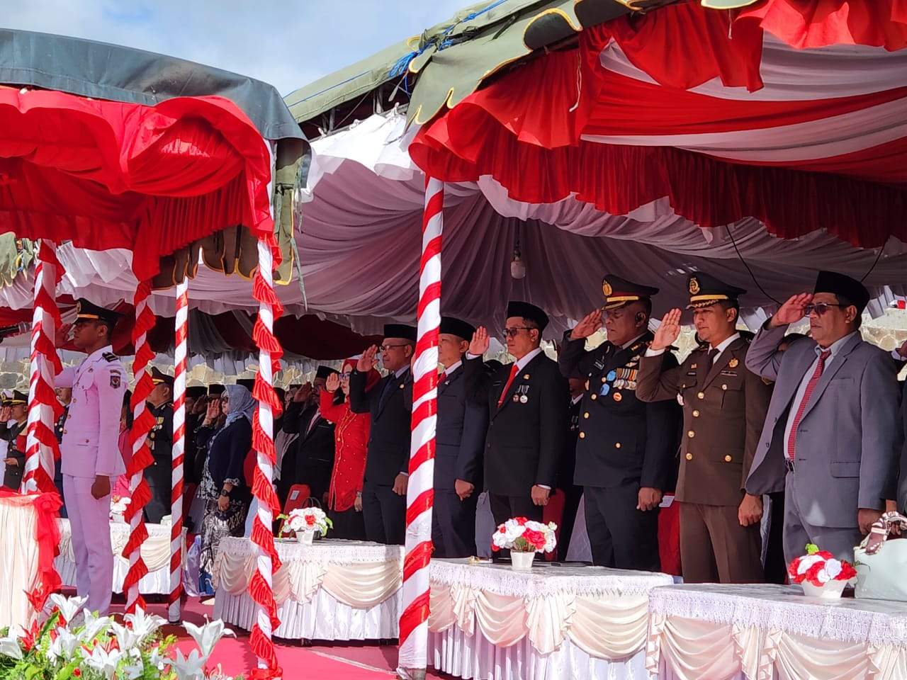 Upacara Peringatan HUT RI ke-79 di Pemda Malra, Kakan Kemenag Hadir dan Bacakan Doa