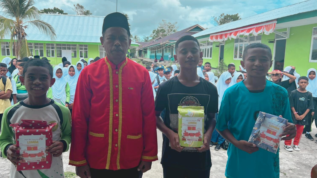 Penutupan Kegiatan Semarak Lomba Kemerdekaan di MTsN 2 Malra Berlangsung dengan Meriah 