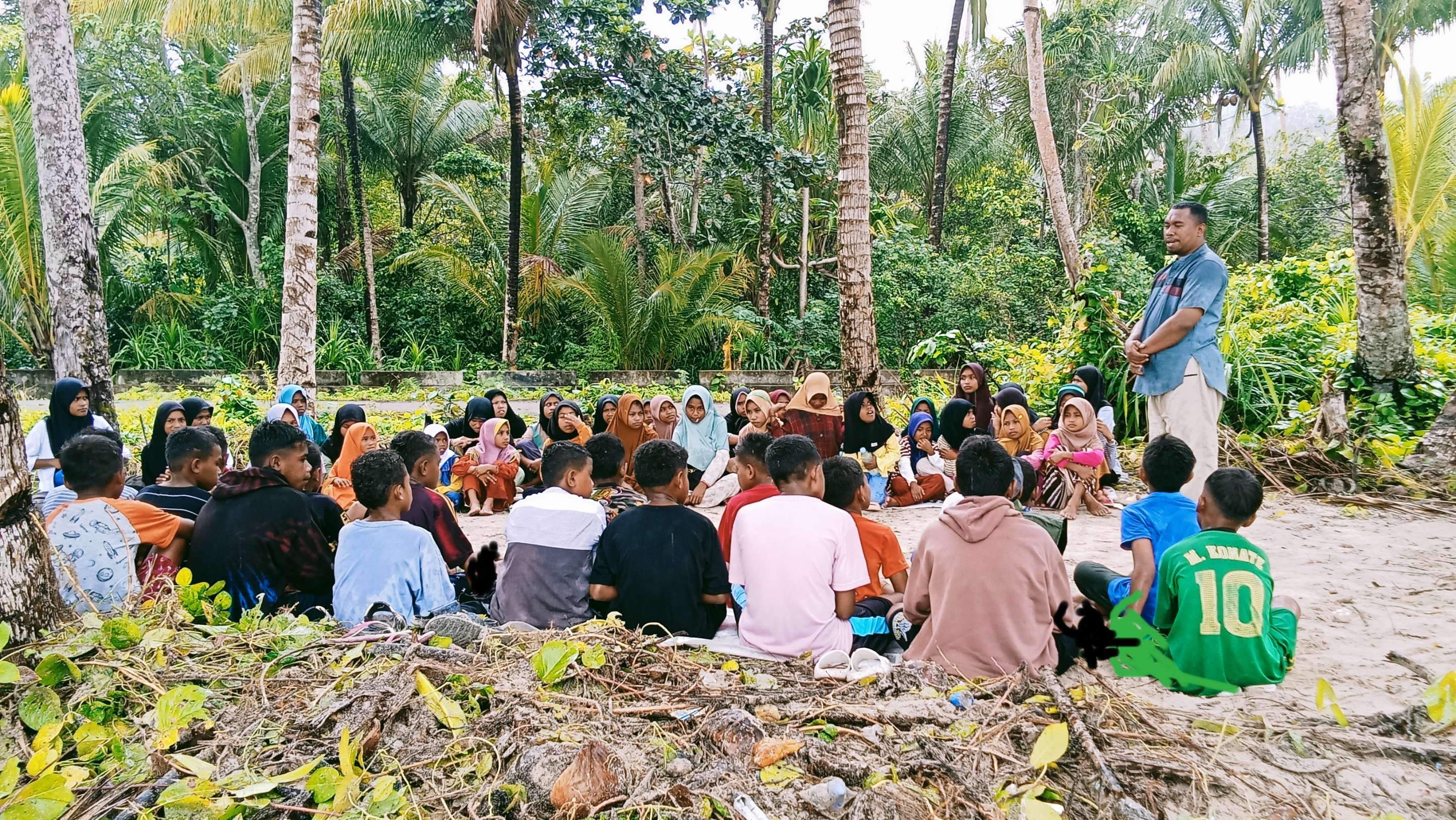 Pembinaan secara Outdoor Tentang Pelestarian Lingkungan Pada Study Club Al-Islamiyah ohoi Weer Frawav 