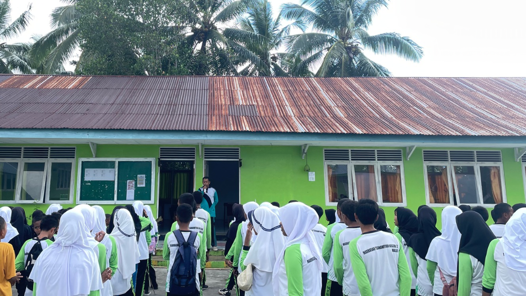 Tadarusan Rutin Setiap Hari Jum’at, Siswa MTs Negeri 2 Malra Membaca Surat Yasin dan Al-Kahf