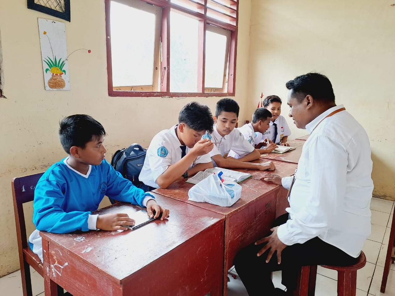 Membaca Qur'an dengan Hati: Penyuluh Agama Islam Bimbing Siswa SMPN Unggulan Ohoijang di Maluku Tenggara