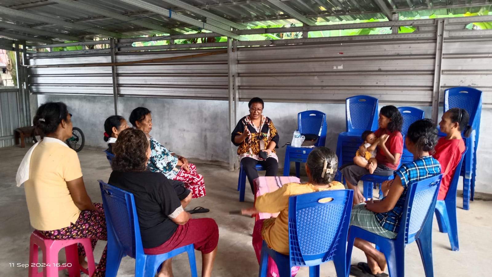 Membangun Iman dan Mental Kaum Lansia Wanita di Desa Wab, Penyuluh Agama Kristen Aktif Lakukan Kegiatan Pembinaan Rohani