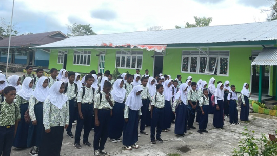 Sebelum Pulang Ke Rumah, Peserta Didik MTs Negeri 2 Maluku Tenggara Mengikuti Apel Siang