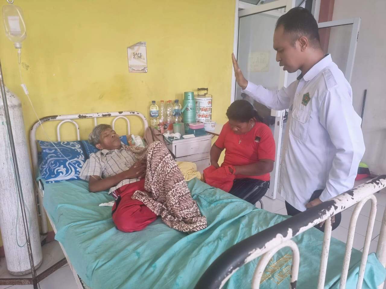 Penyuluh Agama Kristen Kantor Kemenag Maluku Tenggara Laksanakan Pelayanan Kasih kepada Pasien Rawat Inap di RSUD Karel Sadsuitubun