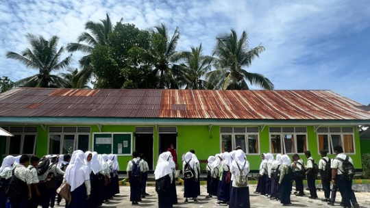 Peserta Didik MTsN 2 Malra Ikuti Apel Siang, Guru Piket: Jangan Lupa Membawa Al-Qur’an