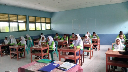 Guru MTs Negeri 2 Maluku Tenggara Ajak Peserta Didik Untuk Meraih Keutamaan Membaca Surah Al-Kahf di Hari Jum’at