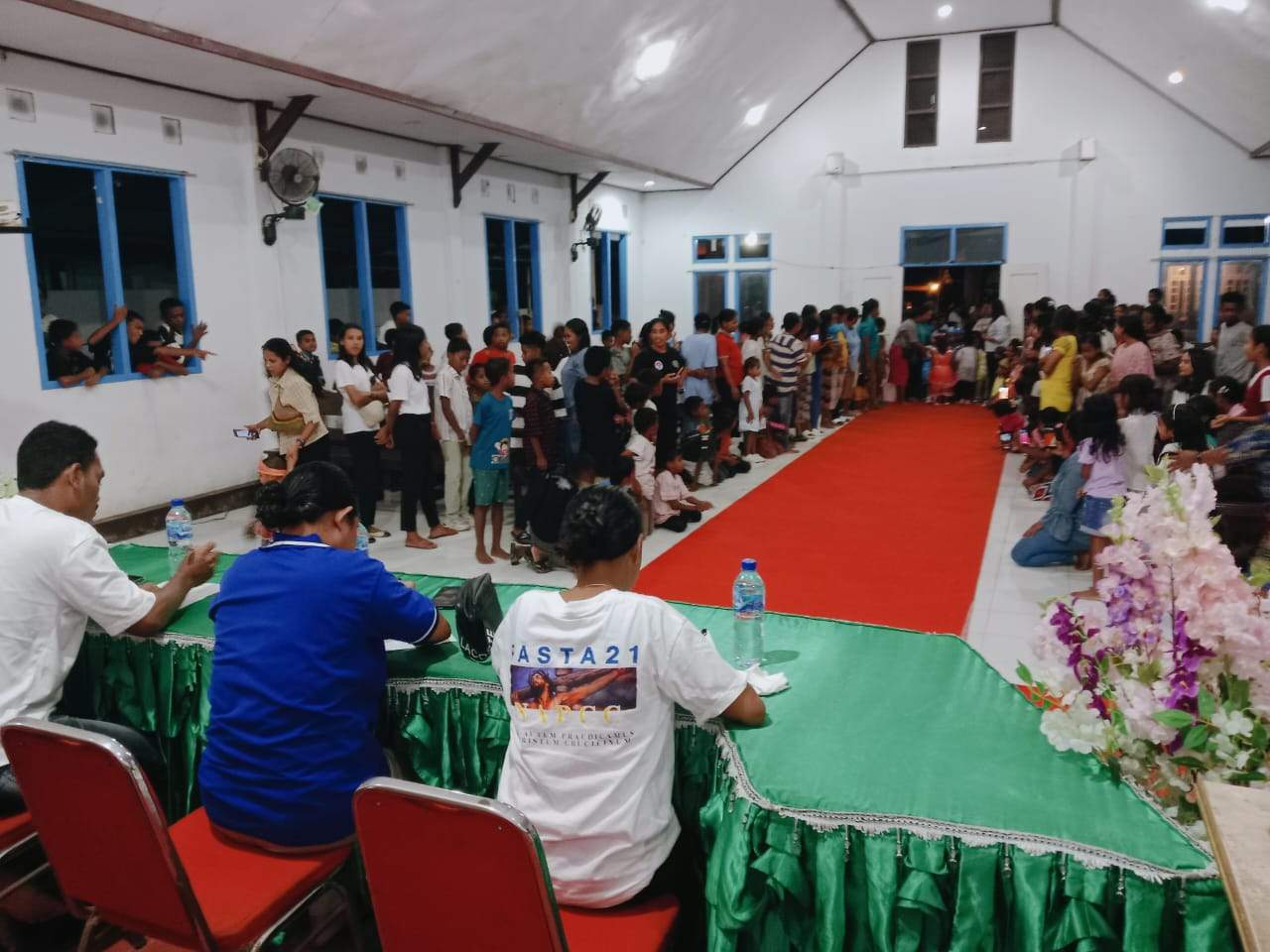 Wasti Endomina Madubun, S. Th Diundang untuk Menjadi Juri dalam Lomba Fashion Show di Desa Wab