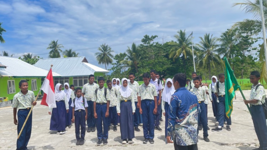 Guru dan Peserta Didik Gelar Gladi Kotor Acara Pelantikan Pengurus OSIM MTs Negeri 2 Maluku Tenggara