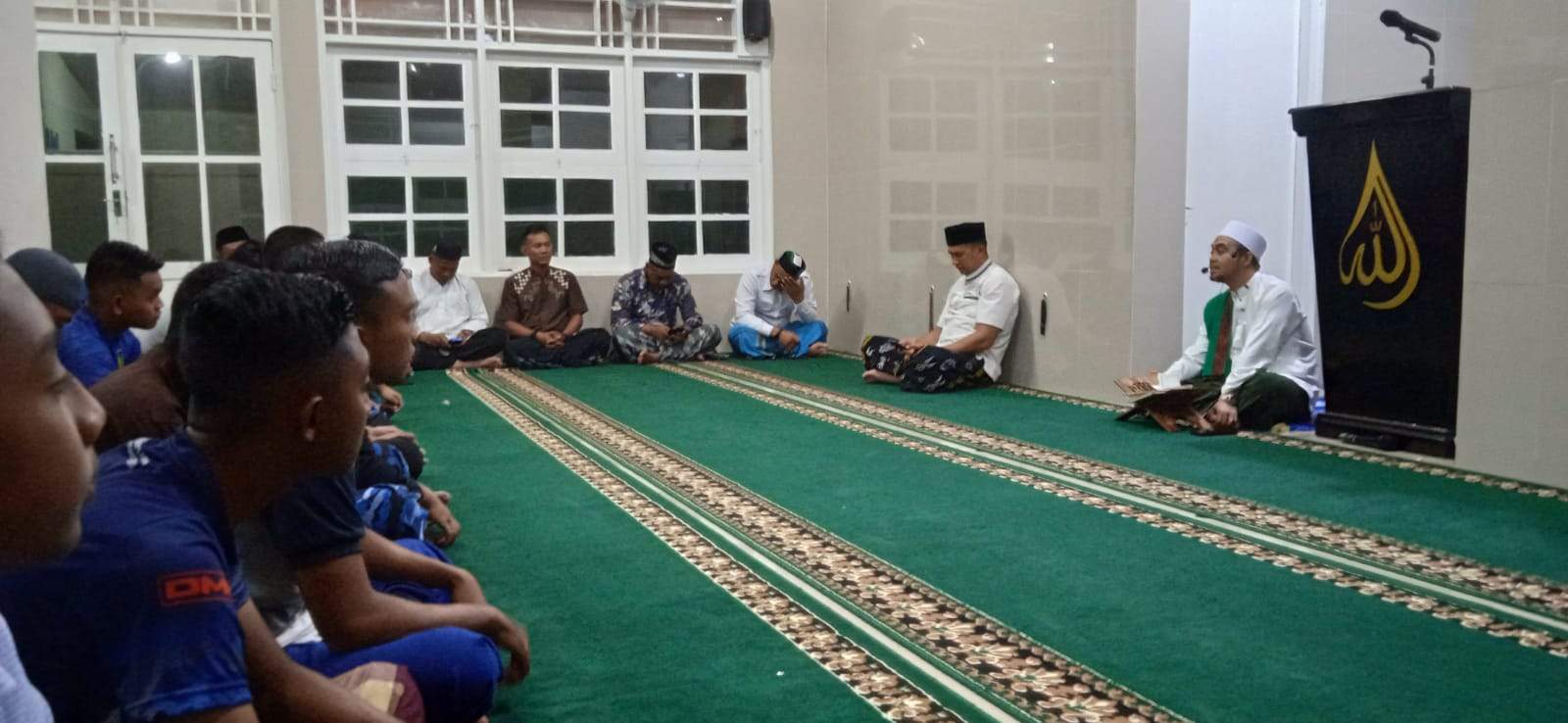 Kepala KUA Kei Kecil Sampaikan Tausiyah pada Taklim Rutin DKM Masjid Al-Amin Lanud Dumatubun