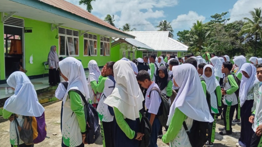 Peserta Didik MTs Negeri 2 Maluku Tenggara Ikuti Apel Siang, Guru Piket: Besok Gladi Bersih Pelantikan Pengurus OSIM