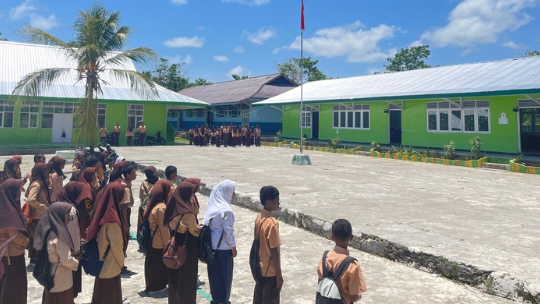 Kepala MTs Negeri 2 Maluku Tenggara Imbau untuk Melaksanakan Upacara Bendera Memperingati Hari Sumpah Pemuda