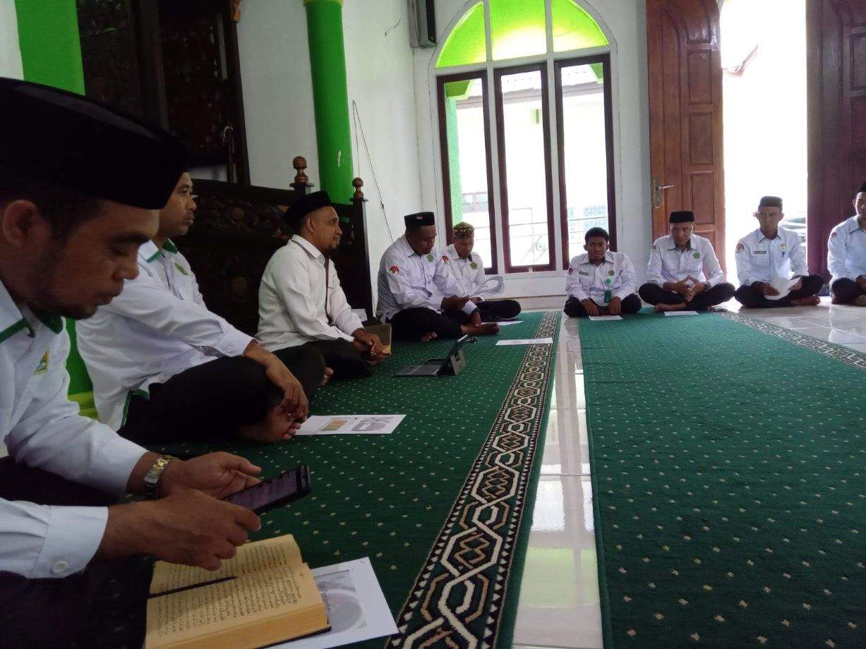 KUA Kei Kecil Timur Selatan dan Penyuluh Agama Islam Hadiri Kajian Fiqh Pernikahan di Kantor Kemenag Maluku Tenggara.